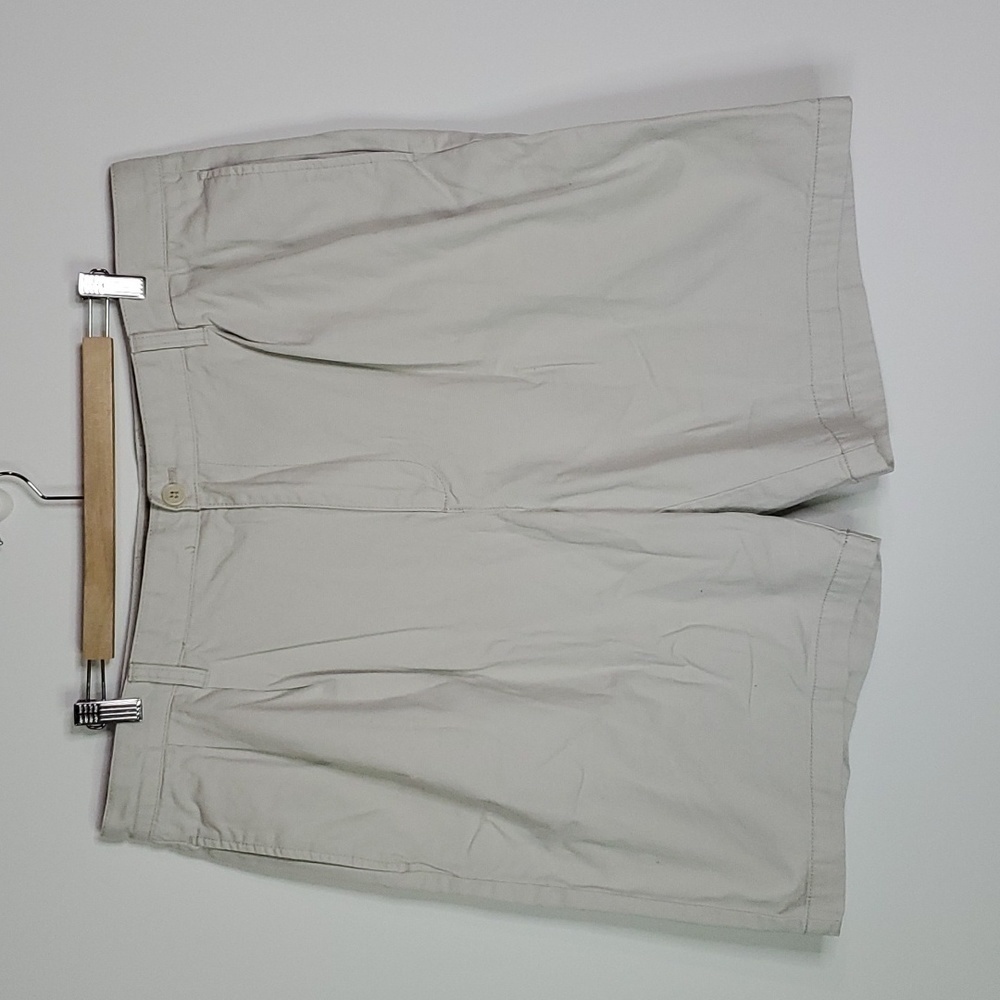 IZOD cream 40" waist shirts